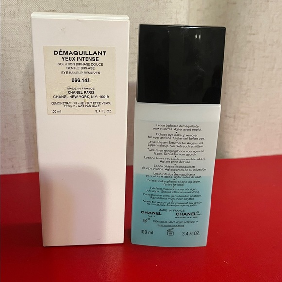 CHANEL Démaquillant Yeux Intense with Black and White Design - Picture 2 of 3